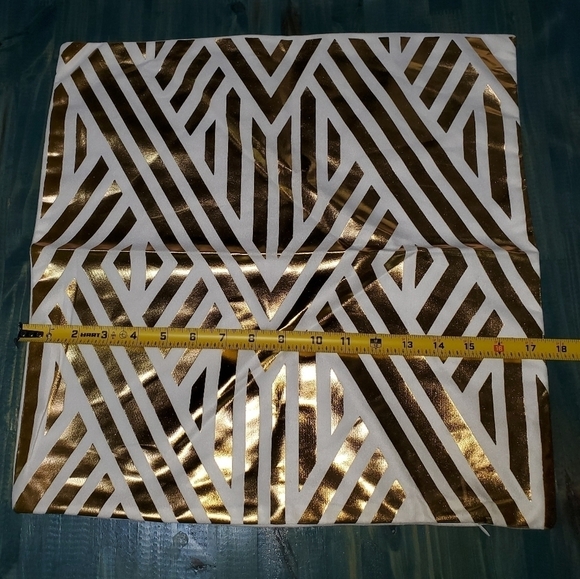 New Set Of 2 Metallic Gold And White Square Pillow Covers - Picture 5 of 5